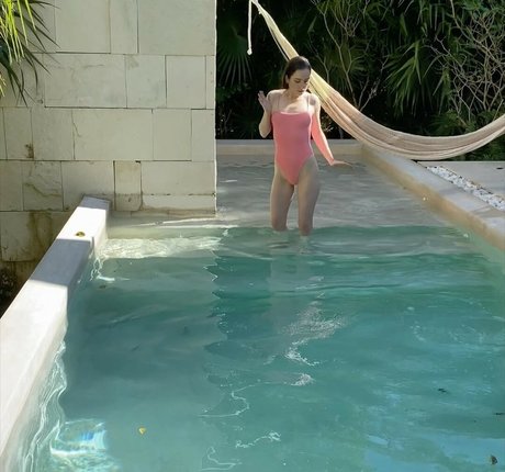 Zoe Lister Jones star nice pictures