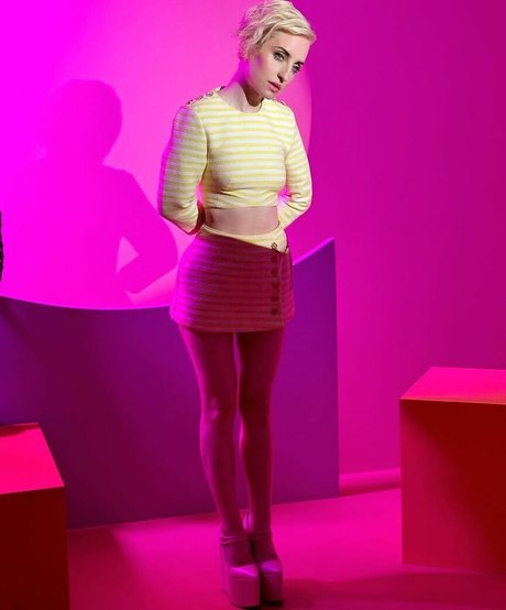 Zoe Lister Jones star nice pictures