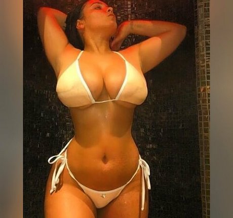 Zoe Leanne Cooper naked model photo