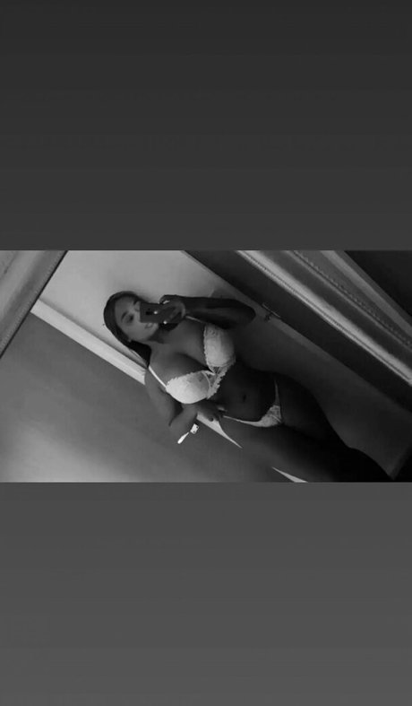 Zoe Leanne Cooper star sexy img