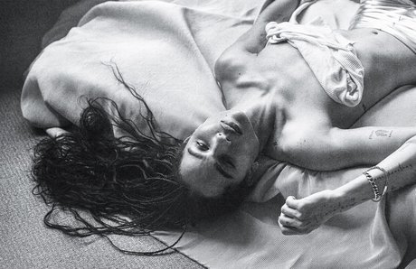 Zoe Kravitz erotic star img