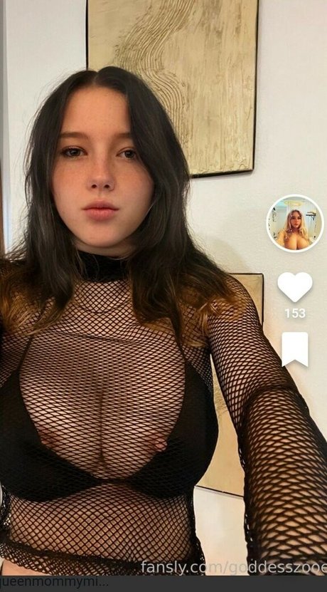 zoetheweeb model sexy picture