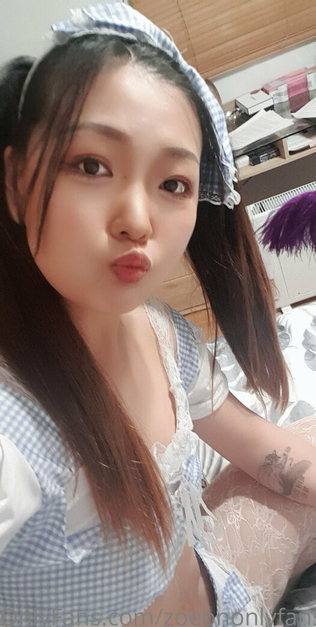 zoeononlyfans top model pictures