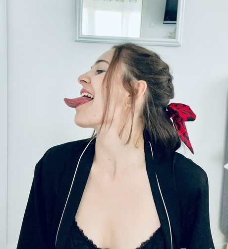 zoenafree free actress picture