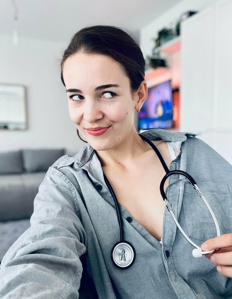 zoenafree xxx model pictures