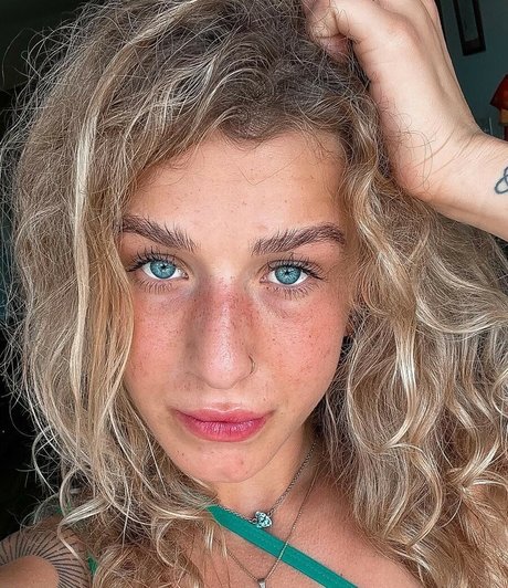 Zoe Elise Freedman model pornographic images