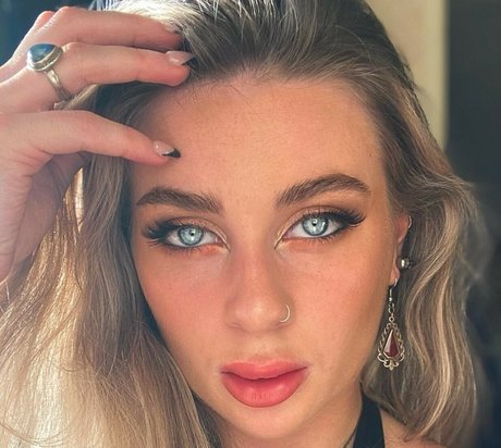 Zoeelfreyah beautiful model pics