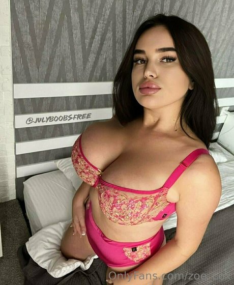 zoe cox model perfect img