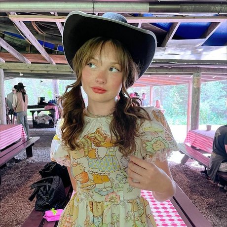 Zoe Colletti star nice picture