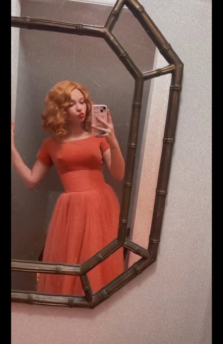 Zoe Colletti star nudes images