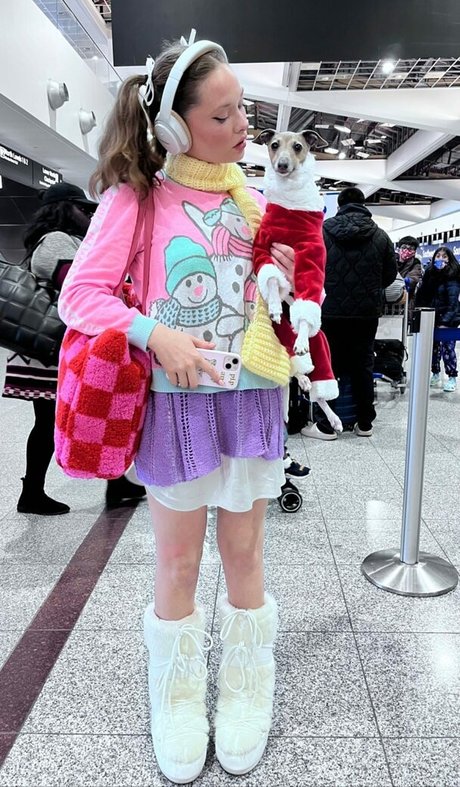 Zoe Colletti sexy star images