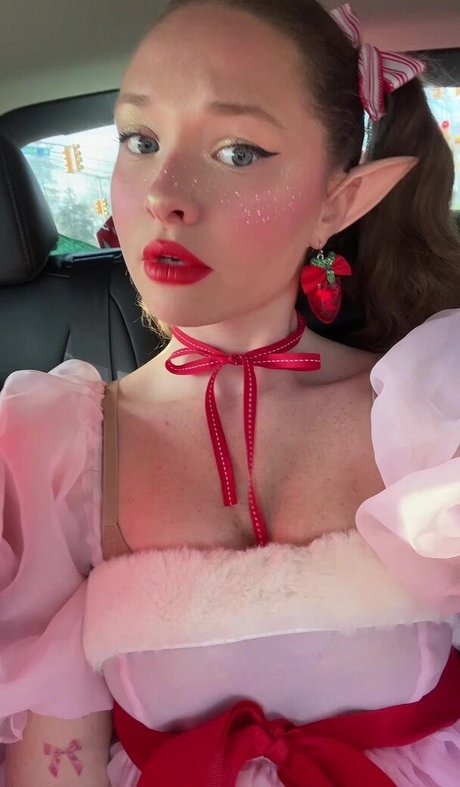 Zoe Colletti star pretty photo