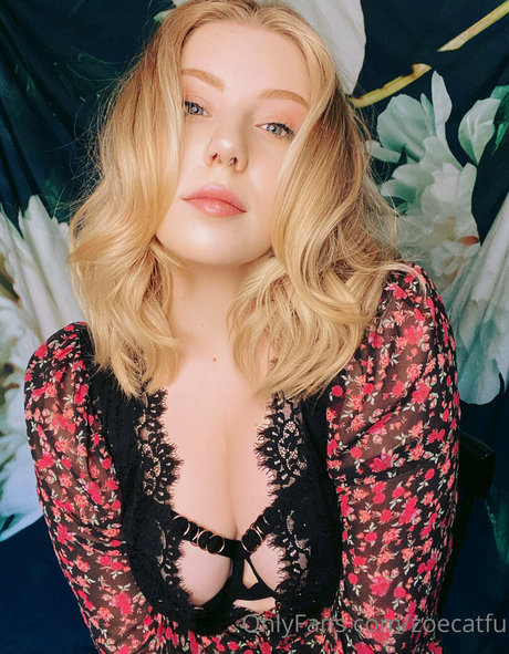 ZoeCatfu model xxx photos