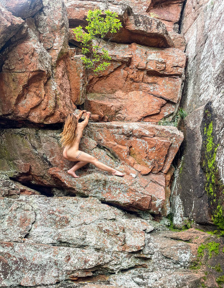 zoebytheriverfree erotic star gallery