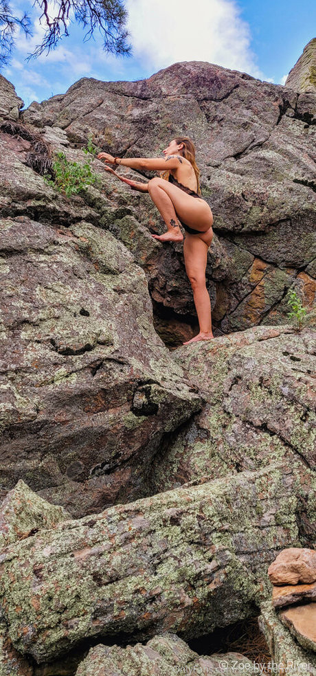 zoebytheriverfree pornstar naked pictures