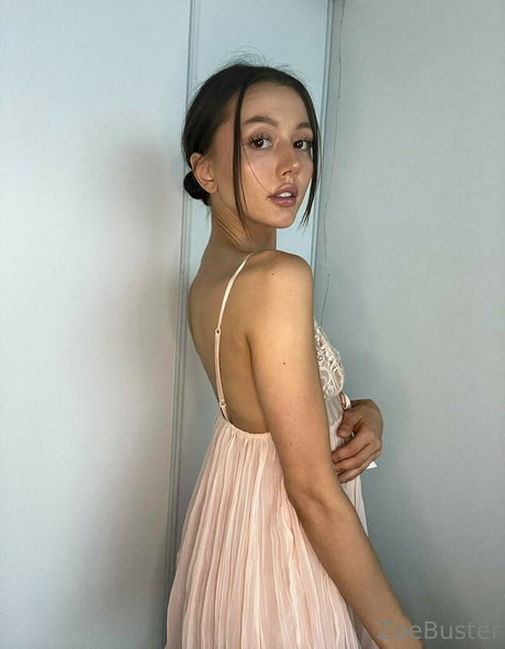 zoebustard beautiful pornstar pictures