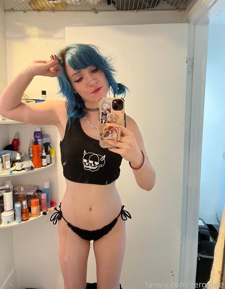 zerggiee naked model archive