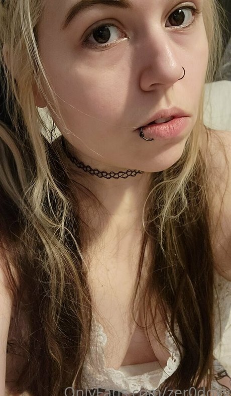 Zer0Doxy model naked photo