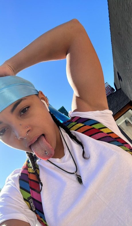 Zerella Skies free pornstar pic