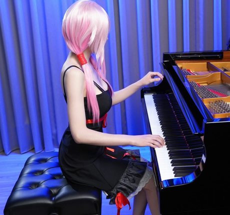 Rus Piano hot star pictures