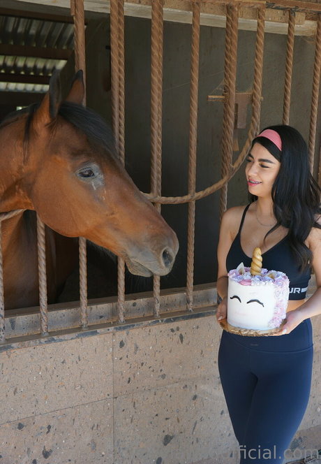 oliviawildofficial model xxx photo