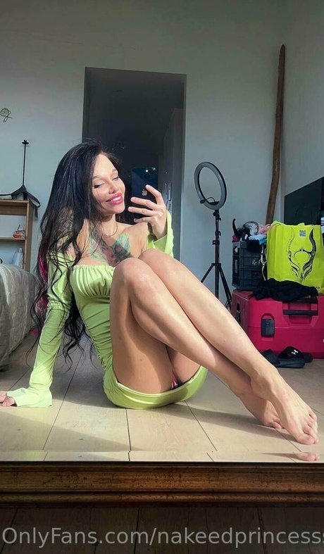 nakeedprincesss beautiful actress photo