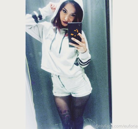 euforia model hot image