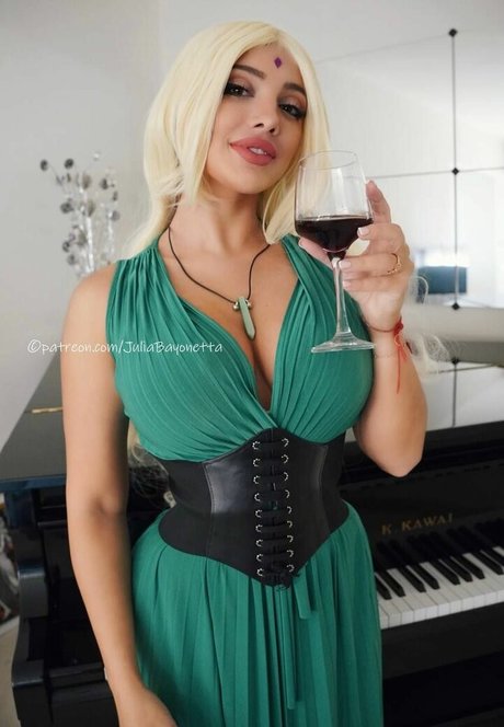 arab curvy onlyfans top picture