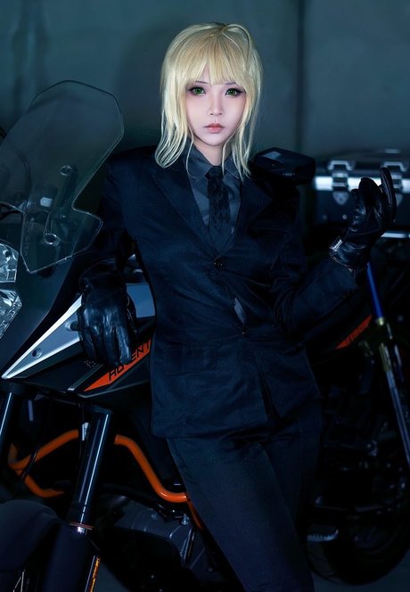 Hana Bunny star art photo