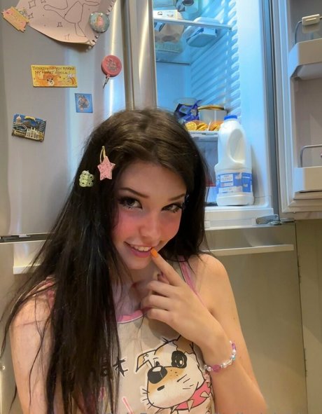 Belle Delphine pretty star pictures