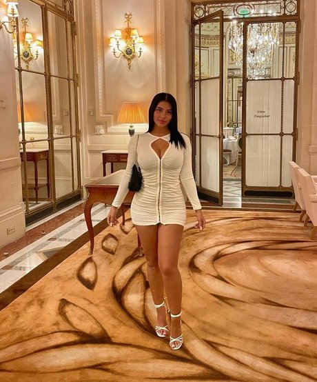 LouMrcsl erotic model img