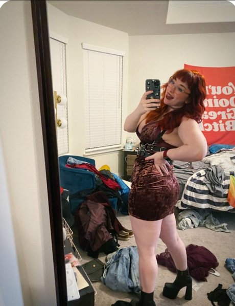 Koolysmiley model nude image