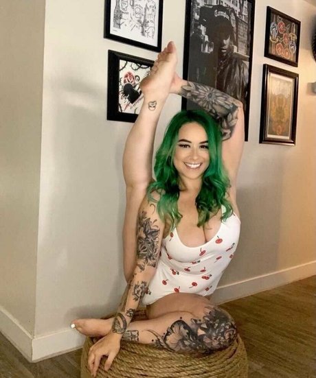 blackheartburlesque naked model pics