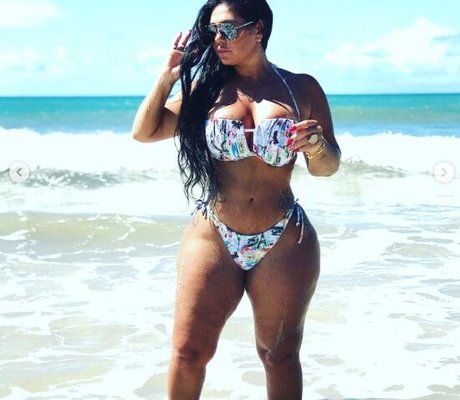 Coroa Gostosa art actress img