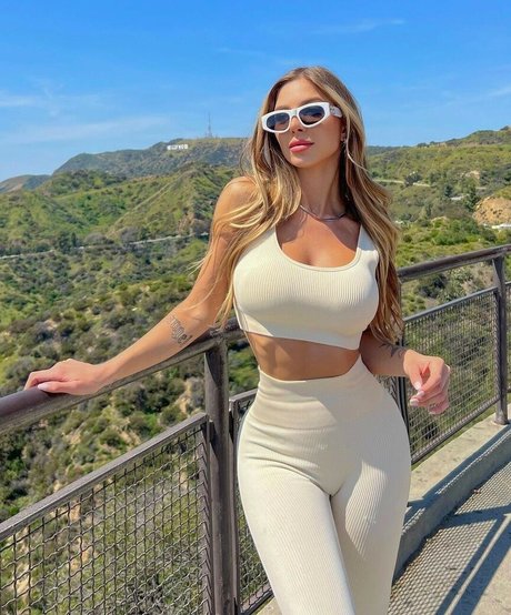 Romina Malaspina art star pics