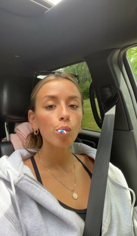 Sadie Mckenna model nude photos