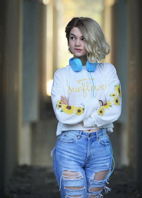 Mina Kess nude actress pics