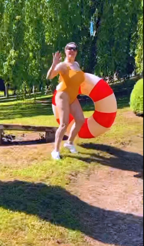 Kelly Brook star nice picture