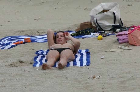 Kelly Brook hot star gallery