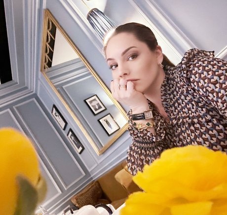 Kelly Brook pornstar pretty pictures