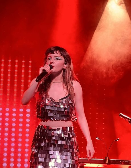 Lauren Mayberry model sexy photo