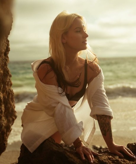 Sonja Reid model adult image