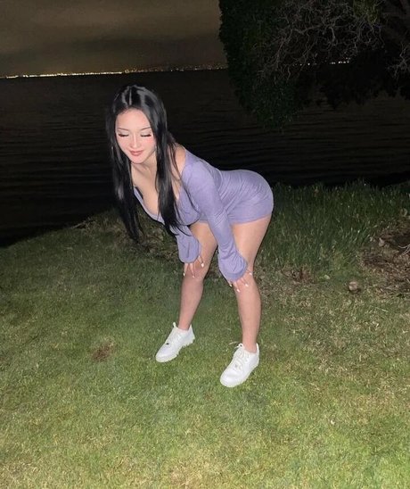 Babyyyangiee model porn photo