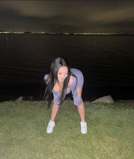 Babyyyangiee star erotic pics