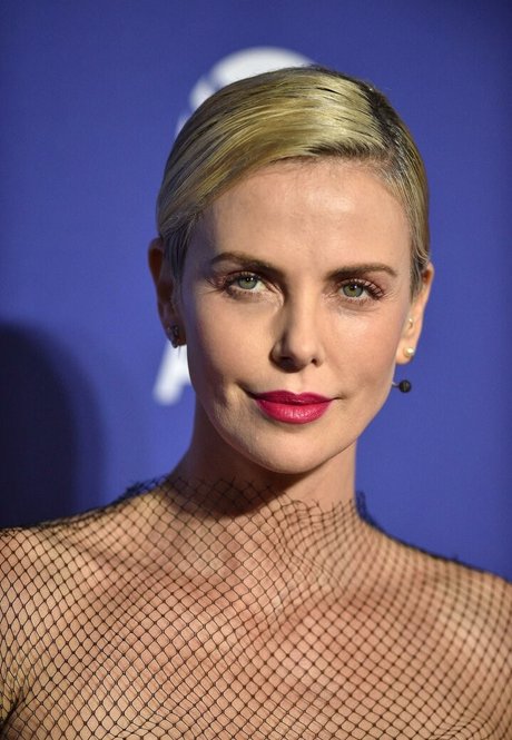 Charlize Theron sexy model pics