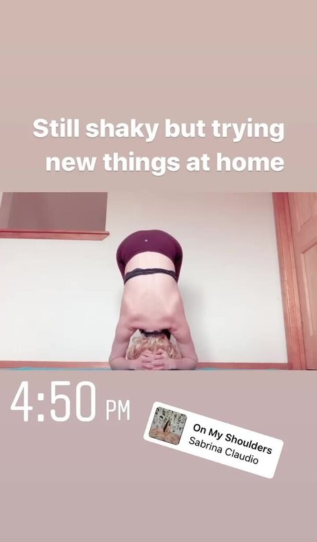 Willow Shields model adult pics