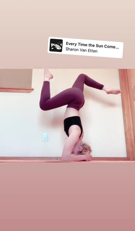 Willow Shields hd actress galleries