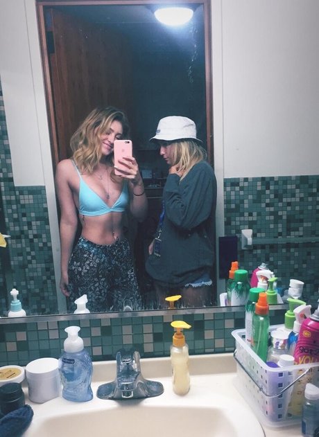 Willow Shields porn star picture