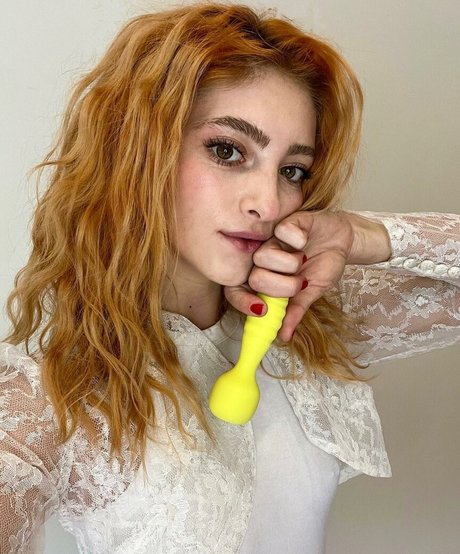 Willow Shields nude actress gallery