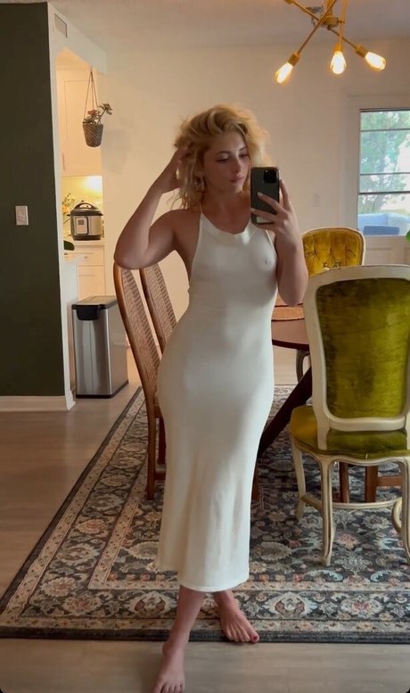 Willow Shields exclusive actress pictures